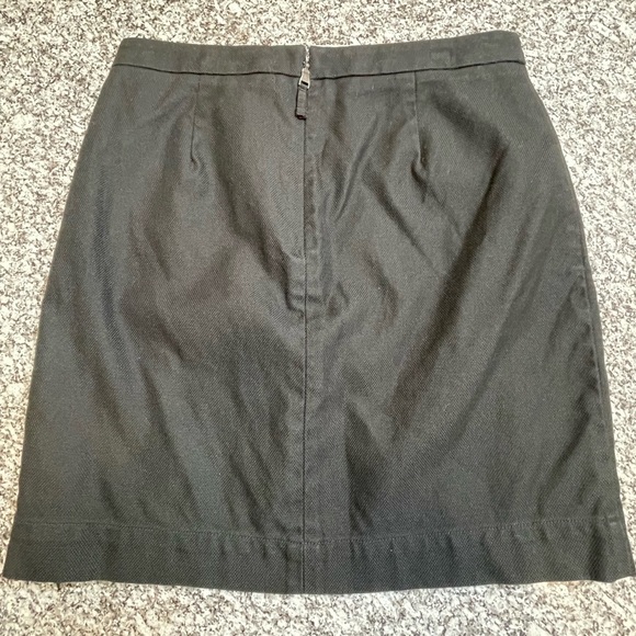 LOFT Black Cream Color block mini skirt fully lined. Zipper closure. Size 0 P 0P - Picture 2 of 12